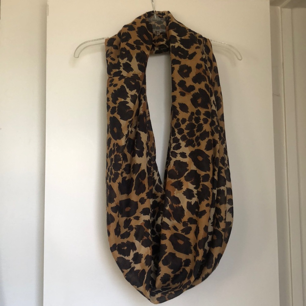 Leopard Scoop Scarf